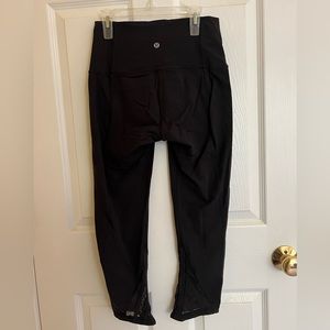 Women’s Lululemon Black Capri Leggings Size 6